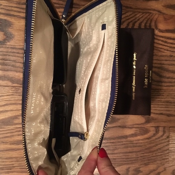 Kate Spade iPhone charging large navy clutch NEW - Picture 4 of 6